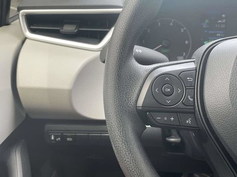 Used 2025 Toyota Corolla LE FWD image 23