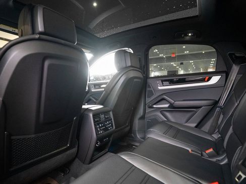 New 2026 Porsche Cayenne S image 17