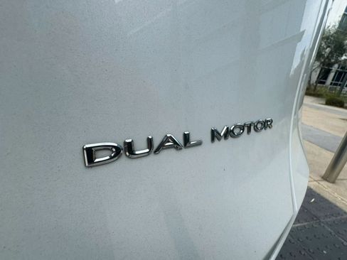Used 2023 Tesla Model Y Long Range AWD/4WD image 26