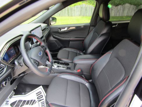 Used 2024 Ford Escape ST-Line w/ Tech Pack #1 AWD/4WD image 11