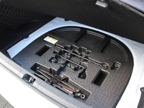 Used 2018 Toyota Camry LE image 14