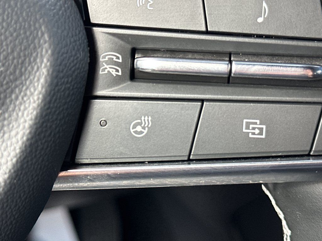 Used 2025 Chevrolet Traverse LT w/ LPO, Floor Liner Package FWD image 30