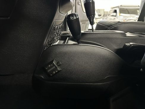 Used 2013 Jeep Wrangler Unlimited Rubicon AWD/4WD image 36