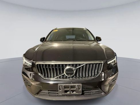 Used 2023 Volvo XC40 B5 Plus w/ Climate Package AWD/4WD image 2