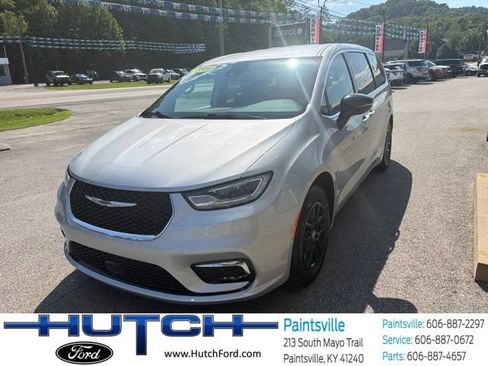 Used 2024 Chrysler Pacifica Touring-L FWD image 9