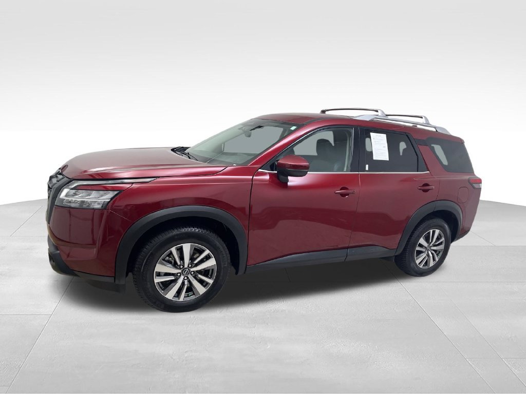 Used 2022 Nissan Pathfinder SL w/ SL Black Package AWD/4WD image 2