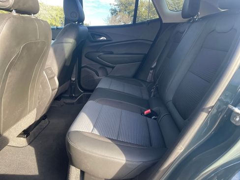 Used 2025 Chevrolet Trax LT image 28