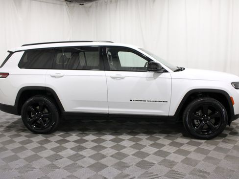 Used 2023 Jeep Grand Cherokee L Laredo AWD/4WD image 29