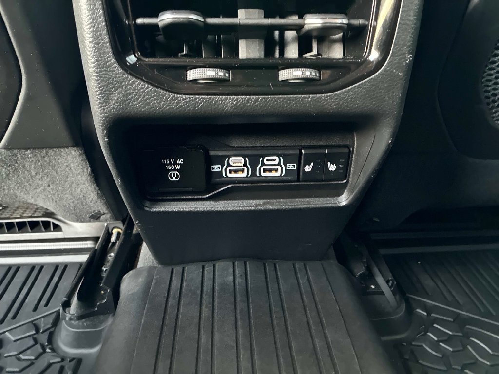 Used 2023 Jeep Grand Cherokee Limited AWD/4WD image 16