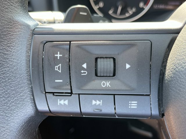 Used 2024 Nissan Rogue SV FWD image 32