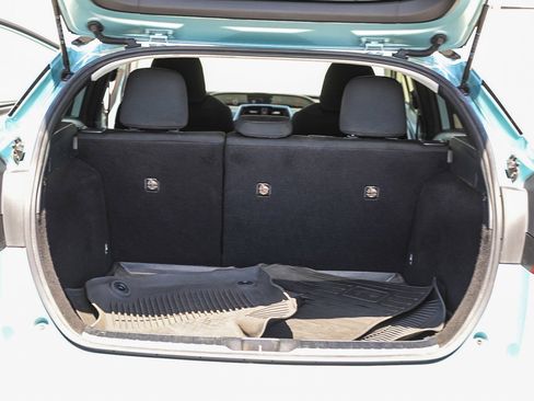 Used 2021 Toyota Prius L Eco FWD image 25