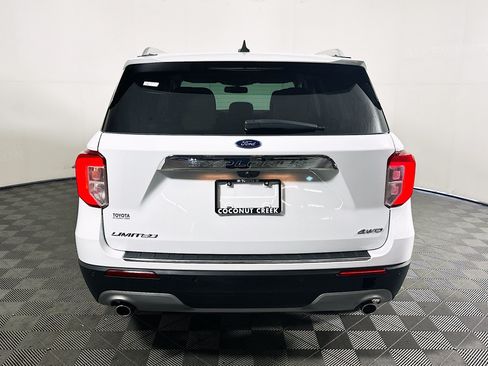 Used 2024 Ford Explorer Limited AWD/4WD image 4