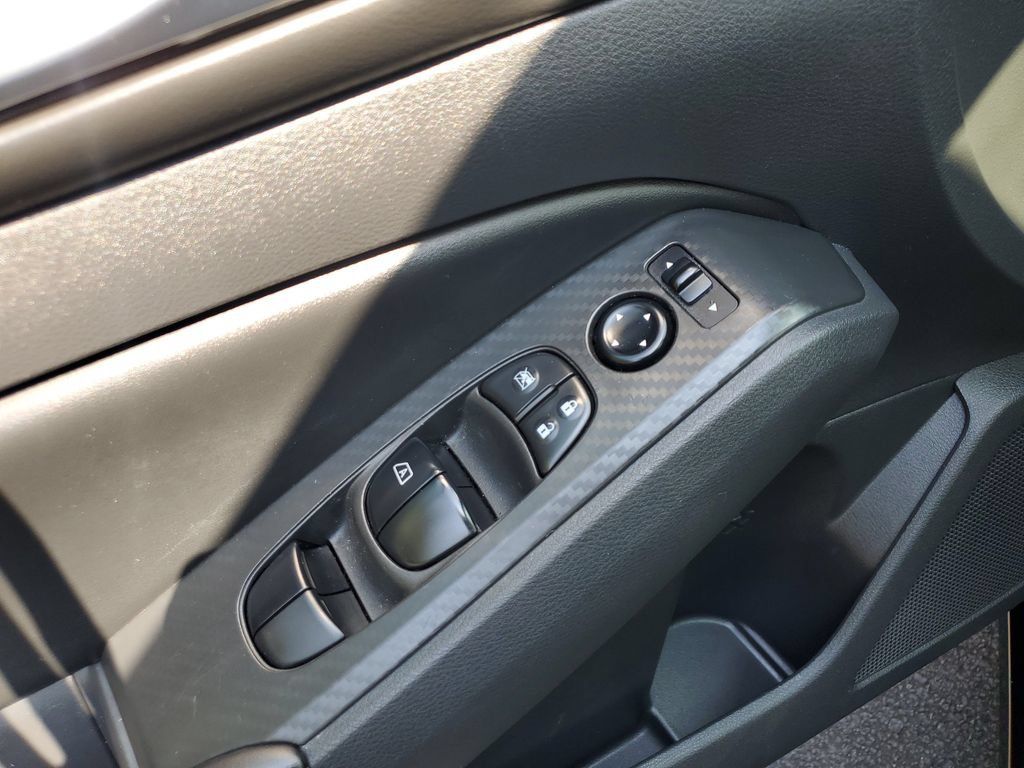 Used 2024 Nissan Altima 2.5 SV FWD image 32