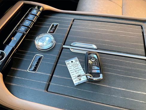 Used 2025 Lincoln Navigator Black Label image 36