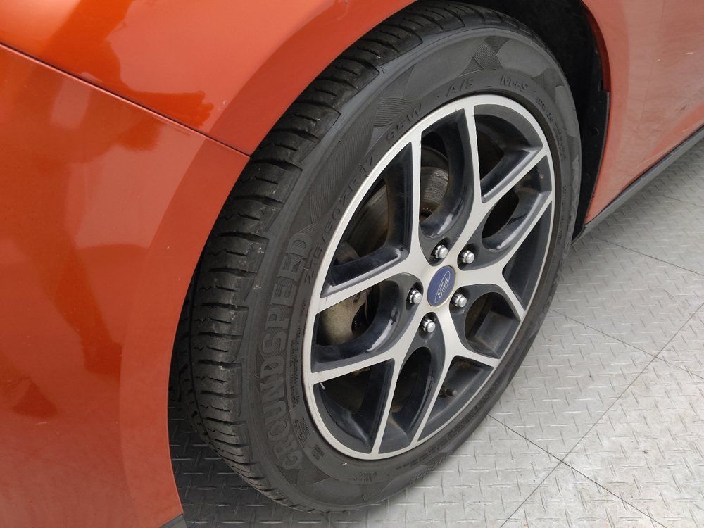 Used 2018 Ford Focus SE w/ SE Appearance Package FWD image 31