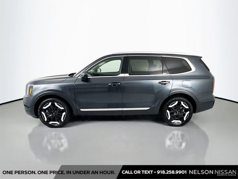 Used 2024 Kia Telluride EX w/ EX Captain's Chair Package FWD image 8