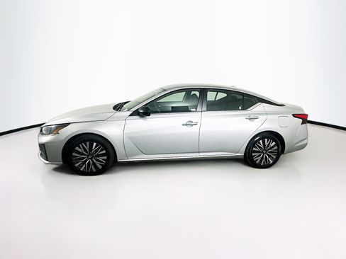 Used 2024 Nissan Altima 2.5 SV image 4