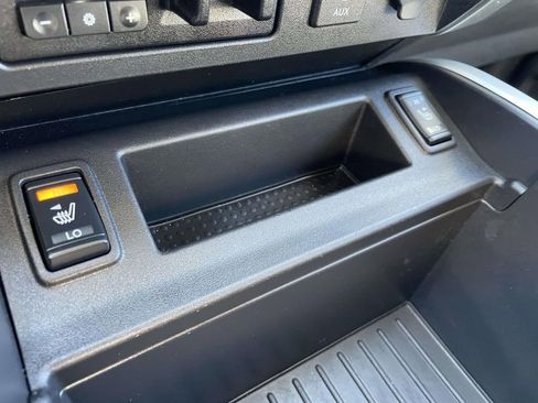 Used 2017 Nissan Titan SL image 29