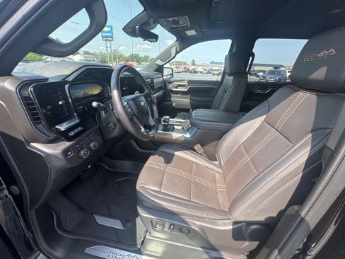 Used 2025 Chevrolet Silverado 1500 High Country AWD/4WD image 7
