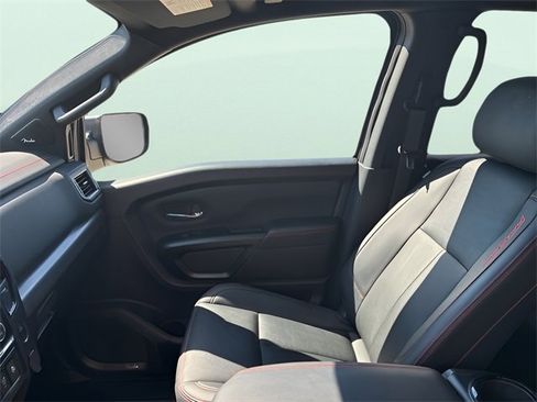 Used 2024 Nissan Titan PRO-4X w/ Pro-4x Convenience Package image 16