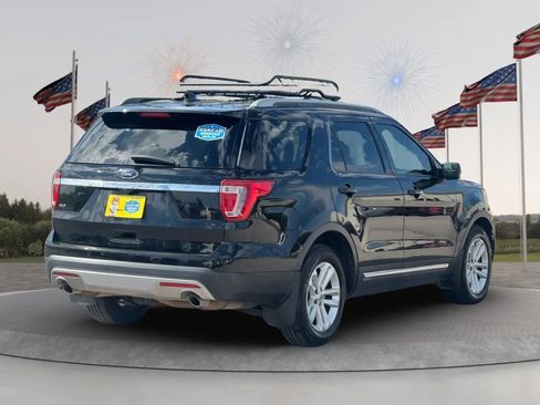 Used 2017 Ford Explorer XLT FWD image 7