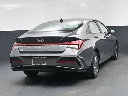 Certified 2024 Hyundai Elantra Blue image 24