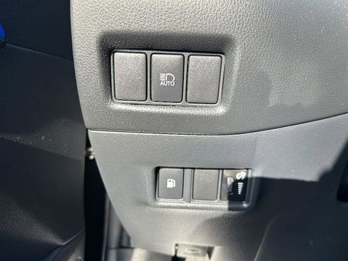 Used 2022 Toyota C-HR XLE FWD image 17