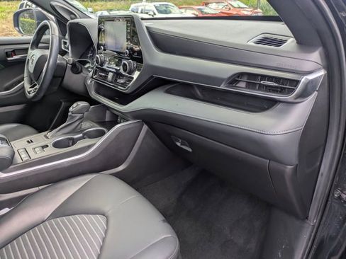 Certified 2021 Toyota Highlander XSE image 22