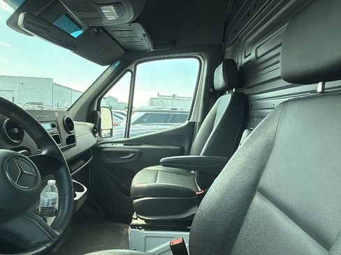 Used 2025 Mercedes-Benz Sprinter 2500 image 6