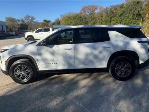 Used 2024 Chevrolet Traverse LS image 5