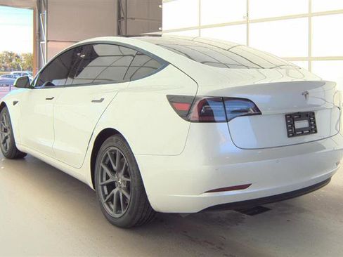 Used 2021 Tesla Model 3 Standard Range Plus RWD image 9