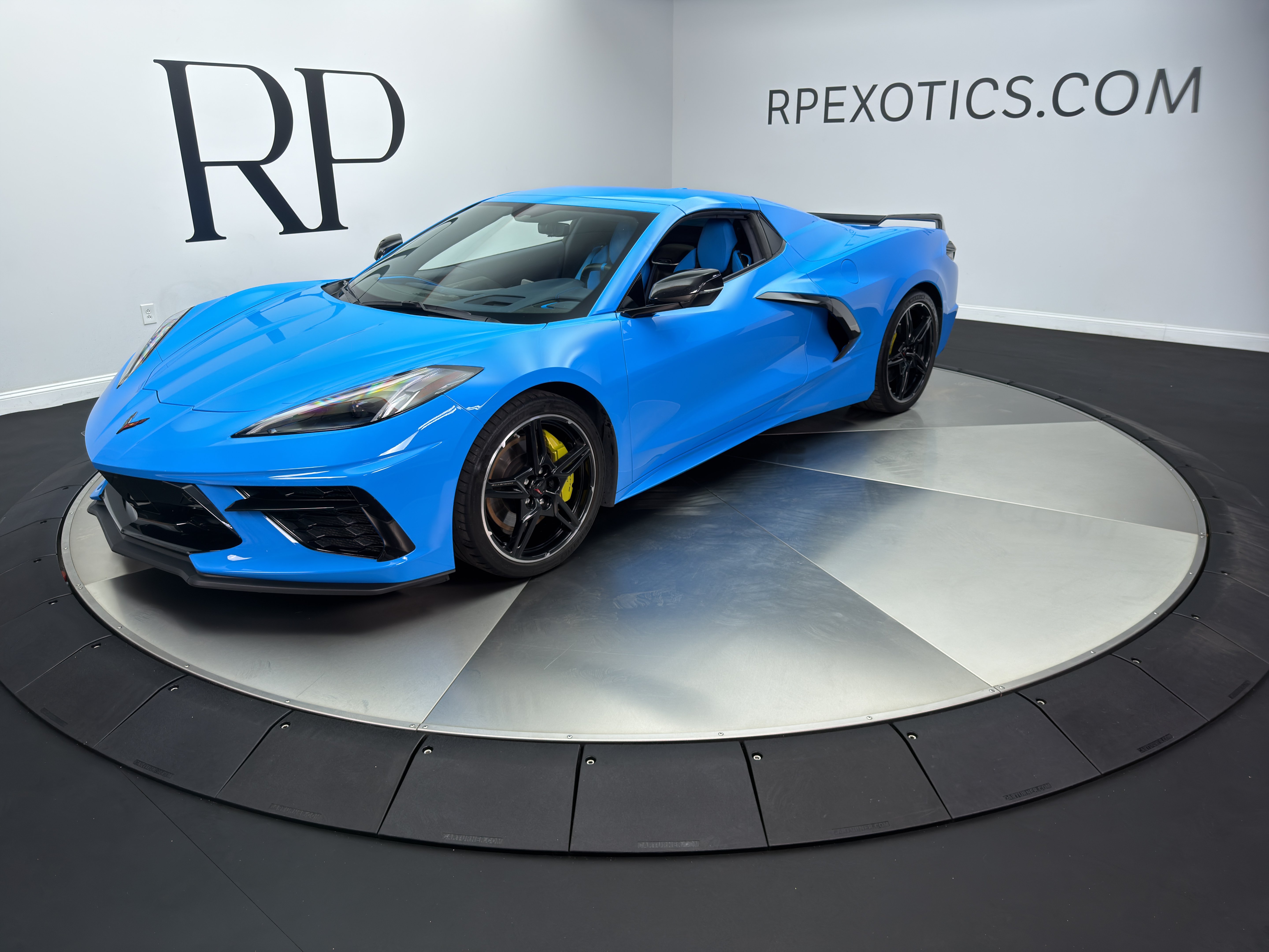 Used 2022 Chevrolet Corvette Stingray Premium Conv w/ Z51 Performance Package RWD image 9