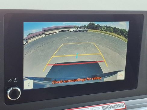 Used 2025 Toyota Tacoma SR5 AWD/4WD image 16
