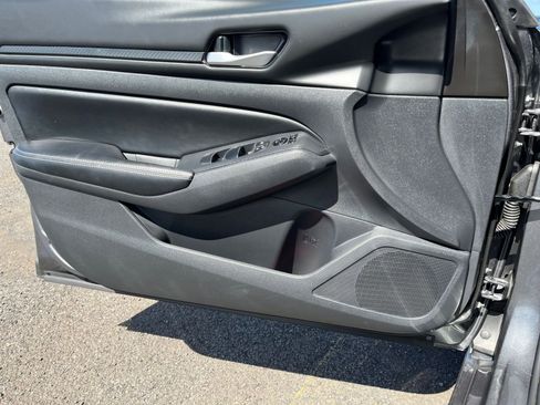 Used 2025 Nissan Altima 2.5 SV FWD image 18