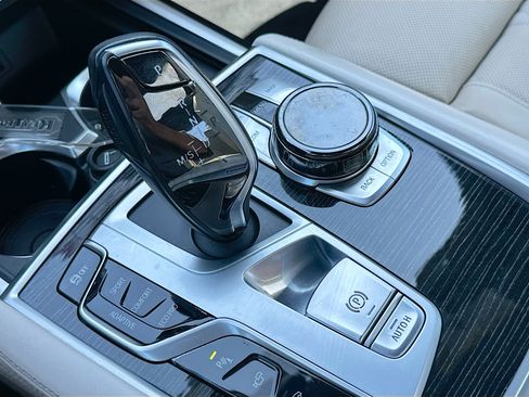 Used 2019 BMW 740i w/ Executive Package RWD image 17