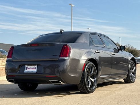 Used 2023 Chrysler 300 Touring L RWD image 8