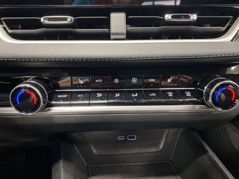 New 2026 Chevrolet Equinox LT w/ Convenience Package II image 9