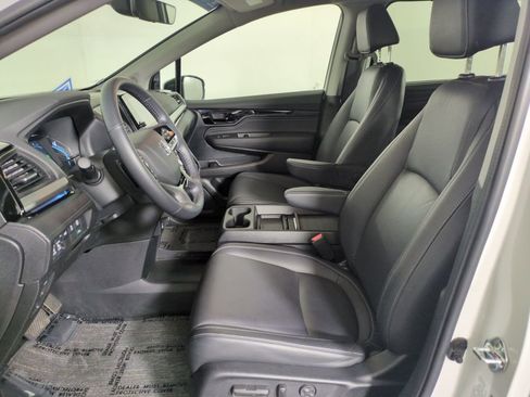 Certified 2024 Honda Odyssey Touring image 13