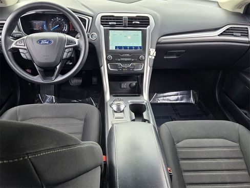 Used 2020 Ford Fusion SE image 12