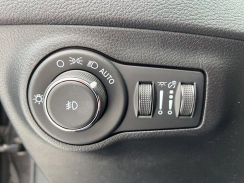 Certified 2021 Jeep Compass Latitude w/ Sun and Sound Group image 18