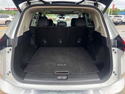 Used 2025 Nissan Rogue SV w/ SV Premium Package FWD image 8