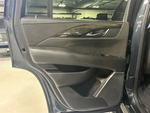 Used 2020 Cadillac Escalade Platinum image 25