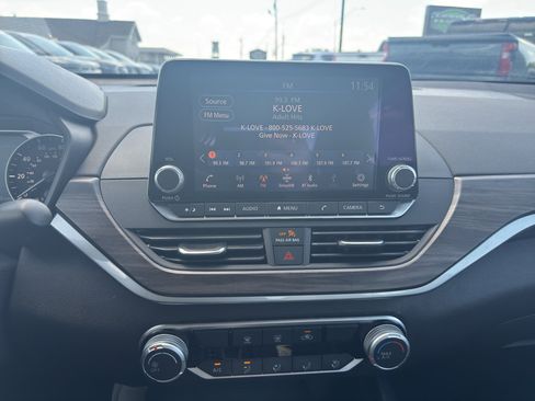 Used 2025 Nissan Altima 2.5 SV FWD image 8