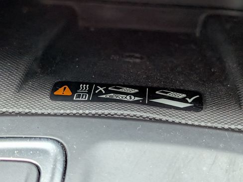 Used 2020 Chevrolet Equinox Premier FWD image 37