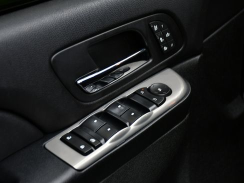 Used 2014 Chevrolet Silverado 2500 LTZ w/ LTZ Plus Package image 23