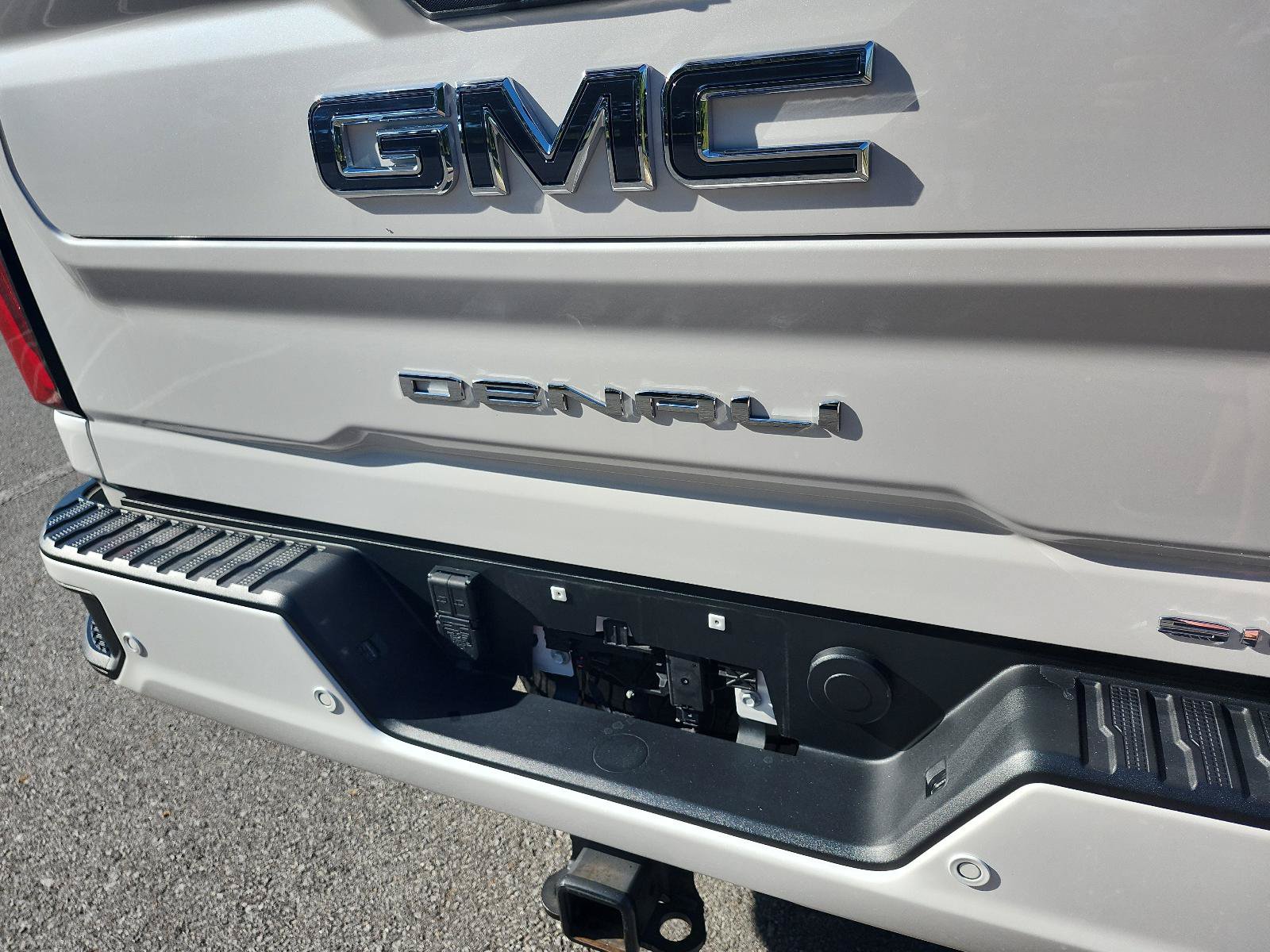 Used 2025 GMC Sierra 2500 Denali Ultimate AWD/4WD image 4