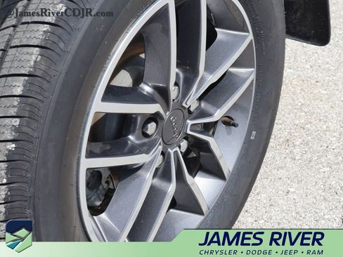 Used 2020 Jeep Grand Cherokee Laredo w/ 18" Wheel & 8.4" Radio Group AWD/4WD image 37