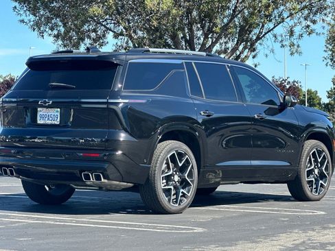 Used 2025 Chevrolet Traverse High Country w/ LPO, Floor Liner Package AWD/4WD image 4
