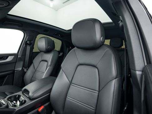 Certified 2025 Porsche Cayenne Coupe AWD/4WD image 17