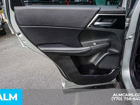 Used 2023 Mitsubishi Outlander SE image 54